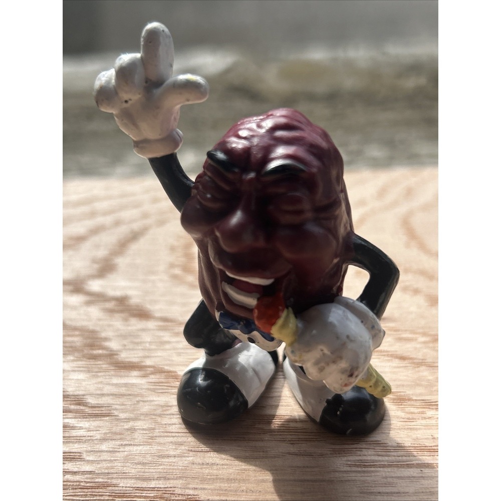 Vintage California Grapevine Raisin Singer Figurine. Retired 1988 .